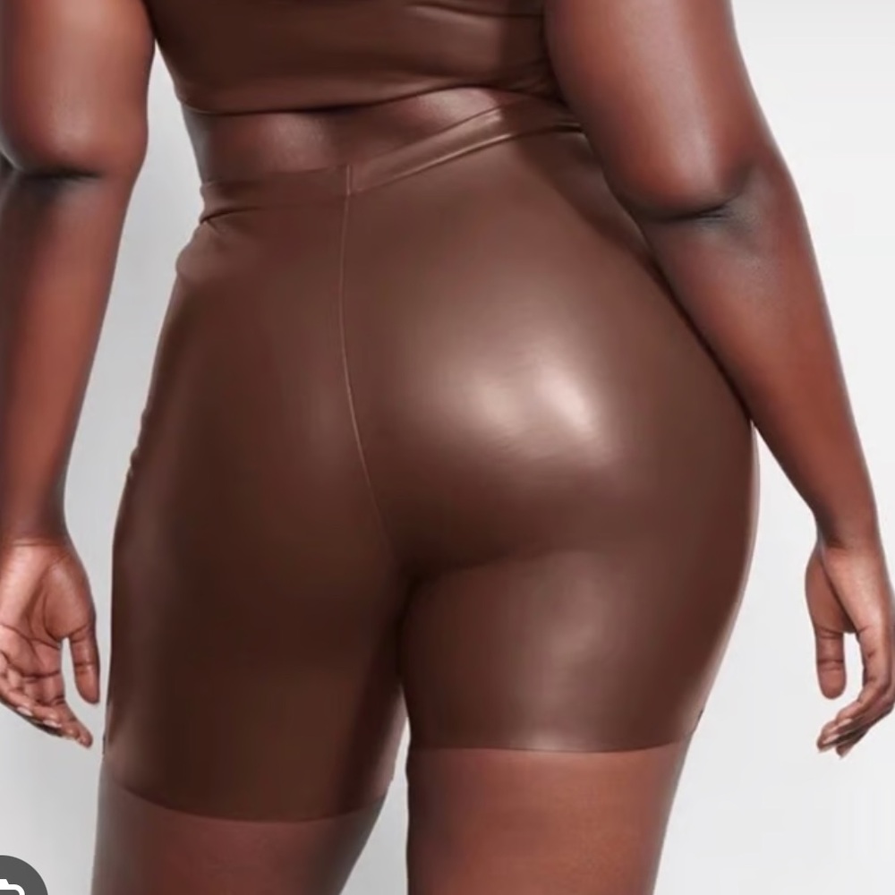 SKIMS Rare “Cocoa” Faux Leather Bike Shorts 🤎✨